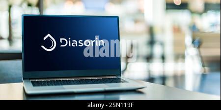 POZNAN, POL - 19. Dezember 2024: Laptop mit Logo von DiaSorin Stockfoto