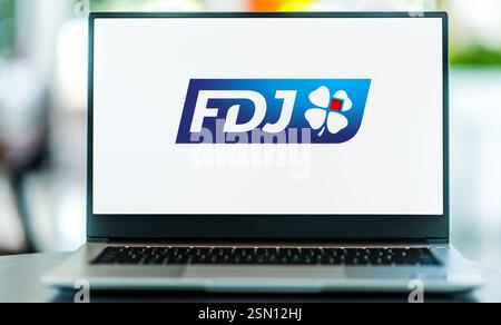 POZNAN, POL - 19. Dezember 2024: Laptop mit Logo des FDJ Stockfoto