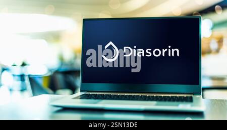 POZNAN, POL - 19. Dezember 2024: Laptop mit Logo von DiaSorin Stockfoto