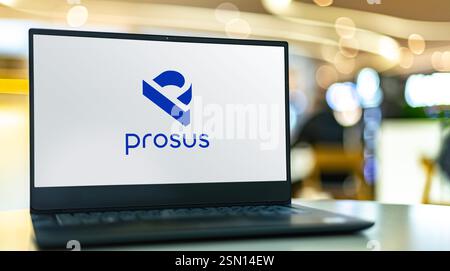 POZNAN, POL - 19. Dezember 2024: Laptop mit Logo von Prosus Stockfoto