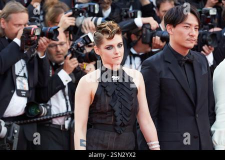 Jurymitglied Kristen STEWART (Etats-Unis) und Mitglieder der Jury 2018 nehmen am Dienstag, den 8. Mai 2018, am 71. Filmfestival in Cannes, FRANKREICH, an der Eröffnungszeremonie & 'jeder kennt roten Teppich' Teil Stockfoto