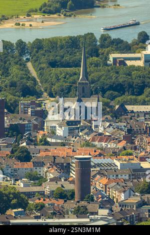 Luftaufnahme, Wohngebiet, Blick auf Wesel mit Willibrordi-Dom und Altem Wasserturm, mit dem Rhein im Hintergrund, Wesel, Ruhrgebiet, Stockfoto