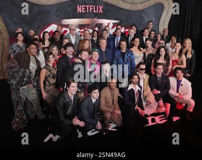 COBRA KAI Series Cast – Nathaniel Oh, Owen Morgan, Okea Eme-Akwari, Hannah Kepple, Rayna Vallandingham, Tamlyn Tomita, Patrick Luwis, Khalil Everage, Oona O'Brien, Ron Thomas, Keith Arthur Bolden, Aedin Mincks, Peyton List, Griffin Santopietro, Bo Mitchell, Thomas Ian Griffith, Robyn Lively, Joe Seo, Martin Kove, Dallas Dupree Young, Gianni DeCenzo, William Zabka, Randee Heller, Yuji Okumoto, Ralph Macchio, XOLO Maridueña, Tony O'Dell, Jon Hurwitz, Sean Kanan, Jacob Bertrand, Vanessa Rubio, Josh Heald, William Christopher Ford, Courtney Henggeler, Tanner Buchanan, Hayden Schlossberg, Mary Mous Stockfoto