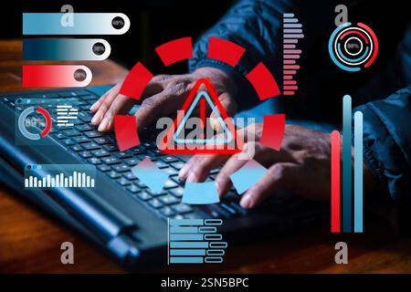 Ein Unternehmer gibt futuristische digitale Grafiken auf der Tastatur ein, die Datenanalysen für das Risikomanagement und die Unternehmenssicherheit darstellen und die Risiken hervorheben Stockfoto
