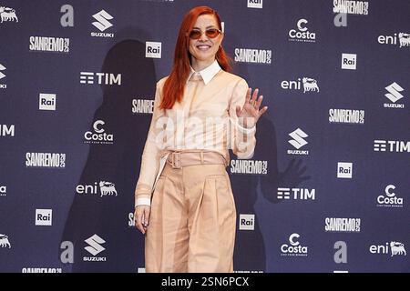 Sanremo, Italien. Februar 2025. Noemi nimmt an einem Fotogespräch bei der 75. Ausgabe des Sanremo Italian Song Festivals im Ariston Theatre in Sanremo, Norditalien, Teil – Donnerstag, 13. Februar 2025. Unterhaltung. (Foto: Marco Alpozzi/LaPresse) Credit: LaPresse/Alamy Live News Stockfoto