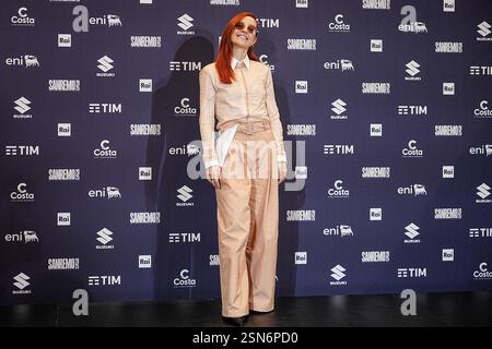 Sanremo, Italien. Februar 2025. Noemi nimmt an einem Fotogespräch bei der 75. Ausgabe des Sanremo Italian Song Festivals im Ariston Theatre in Sanremo, Norditalien, Teil – Donnerstag, 13. Februar 2025. Unterhaltung. (Foto: Marco Alpozzi/LaPresse) Credit: LaPresse/Alamy Live News Stockfoto