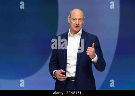 Roland Busch President und Chief Executive Officer bei seiner Rede. Gestik,Einzelbild,angeschnittenes Einzelmotiv,Halbfigur,halbe Figur. Virtuelle, digitale Siemens Hauptversammlung am 13.02.2025 in München. *** Roland Busch President und Chief Executive Officer während seiner Rede Gesten,Einzelbild,zugeschnittenes Einzelmotiv,Halbfigur,Halbfigur virtuell,digitale Siemens Hauptversammlung am 13 02 2025 in München Stockfoto