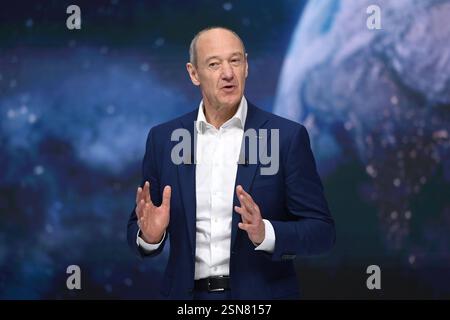 Roland Busch President und Chief Executive Officer bei seiner Rede. Gestik,Einzelbild,angeschnittenes Einzelmotiv,Halbfigur,halbe Figur. Virtuelle, digitale Siemens Hauptversammlung am 13.02.2025 in München. *** Roland Busch President und Chief Executive Officer während seiner Rede Gesten,Einzelbild,zugeschnittenes Einzelmotiv,Halbfigur,Halbfigur virtuell,digitale Siemens Hauptversammlung am 13 02 2025 in München Stockfoto