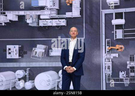 Roland Busch Präsident und Vorstandsvorsitzender Einzelbild, angeschnittenes Einzelmotiv, Halbfigur, halbe Figur. Virtuelle, digitale Siemens Hauptversammlung am 13.02.2025 in München. *** Roland Busch President und Chief Executive Officer Einzelbild, zugeschnittenes Einzelmotiv, halbe Figur, halbe Figur virtuell, digitale Siemens Hauptversammlung am 13 02 2025 in München Stockfoto