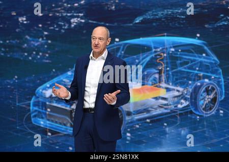 Roland Busch Präsident und Vorstandsvorsitzender bei seiner Rede , Gestik,Einzelbild,angeschnittenes Einzelmotiv,Halbfigur,halbe Figur. Virtuelle, digitale Siemens Hauptversammlung am 13.02.2025 in München. *** Roland Busch President und Chief Executive Officer während seiner Rede , Gesten,Einzelbild,zugeschnittenes Einzelmotiv,halbe Figur,halbe Figur virtuelle,digitale Siemens Hauptversammlung am 13 02 2025 in München Stockfoto