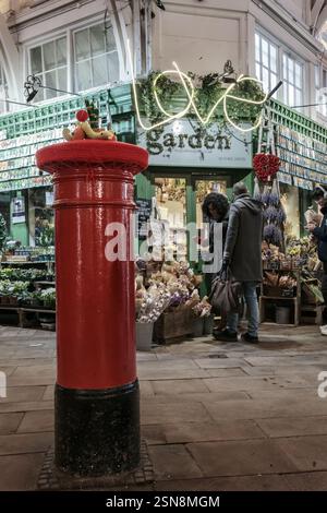 Oxford, England: Der überdachte Markt ist ein historischer Indoor-Markt mit ständigen unabhängigen Geschäften und Verkaufsständen an der Market Street im Zentrum von Oxford. Die Stockfoto
