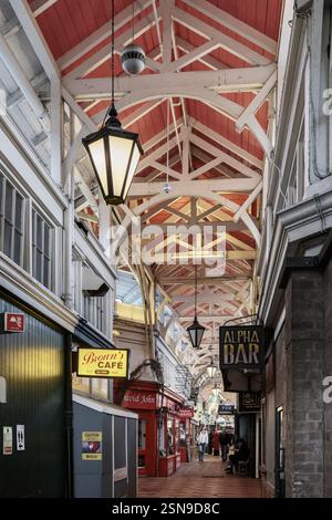 Oxford, England: Der überdachte Markt ist ein historischer Indoor-Markt mit ständigen unabhängigen Geschäften und Verkaufsständen an der Market Street im Zentrum von Oxford. Die Stockfoto