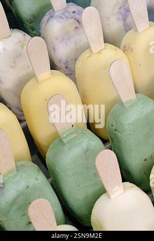 Viele verschiedene Eissorten, Essenshintergrund Stockfoto