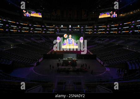 Allgemeiner Gesamtüberblick der Crypto.com Arena-Schilder vor einer Pressekonferenz zur Einführung von Kelsey Plum in die Los Angeles Sparks am Mittwoch, Stockfoto