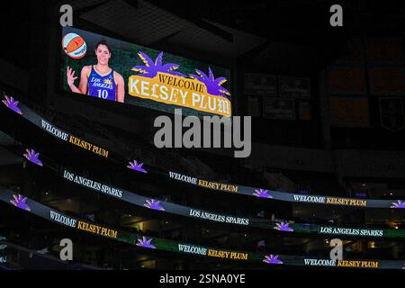 Allgemeiner Gesamtüberblick der Crypto.com Arena-Schilder vor einer Pressekonferenz zur Einführung von Kelsey Plum in die Los Angeles Sparks am Mittwoch, Stockfoto