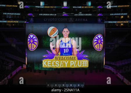 Allgemeiner Gesamtüberblick der Crypto.com Arena-Schilder vor einer Pressekonferenz zur Einführung von Kelsey Plum in die Los Angeles Sparks am Mittwoch, Stockfoto