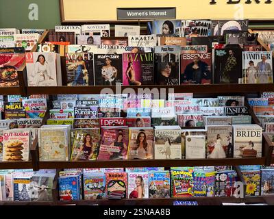 Frauenzeitschrift in einer Buchhandlung von Barnes & Noble & Noble in New York City. Stockfoto