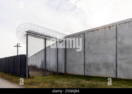 Justizvollzugsanstalt Stammheim, JVA. Außenansicht. // 09.02.2025: Stuttgart, Baden-Württemberg, Deutschland, Europa *** Stammheim Gefängnis, JVA Außenansicht 09 02 2025 Stuttgart, Baden Württemberg, Deutschland, Europa Stockfoto