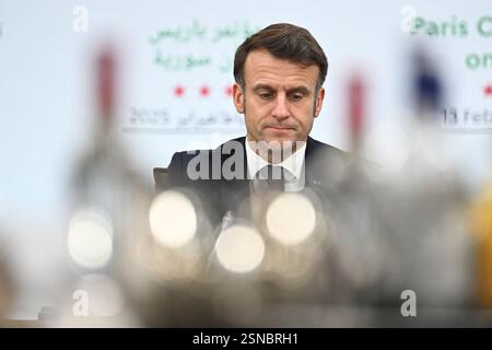 Paris, Frankreich. Februar 2025. Der französische Präsident Emmanuel Macron während der Internationalen Konferenz zu Syrien im Ministerkonferenzzentrum in Paris, Frankreich, am 13. Februar 2025. Foto: Eric Tschaen/Pool/ABACAPRESS. COM Credit: Abaca Press/Alamy Live News Stockfoto
