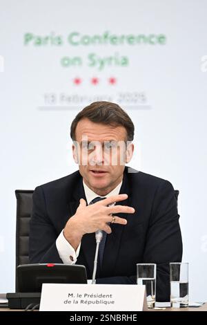 Paris, Frankreich. Februar 2025. Der französische Präsident Emmanuel Macron während der Internationalen Konferenz zu Syrien im Ministerkonferenzzentrum in Paris, Frankreich, am 13. Februar 2025. Foto: Eric Tschaen/Pool/ABACAPRESS. COM Credit: Abaca Press/Alamy Live News Stockfoto