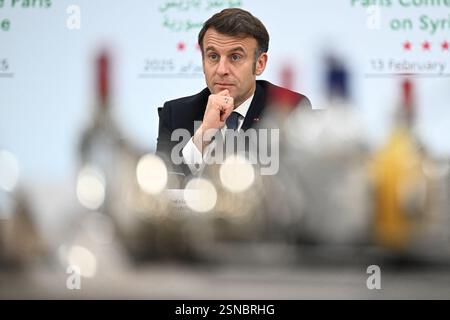 Paris, Frankreich. Februar 2025. Der französische Präsident Emmanuel Macron während der Internationalen Konferenz zu Syrien im Ministerkonferenzzentrum in Paris, Frankreich, am 13. Februar 2025. Foto: Eric Tschaen/Pool/ABACAPRESS. COM Credit: Abaca Press/Alamy Live News Stockfoto
