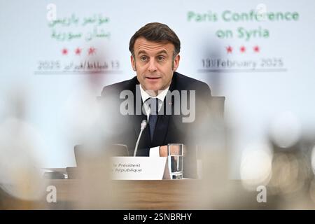 Paris, Frankreich. Februar 2025. Der französische Präsident Emmanuel Macron während der Internationalen Konferenz zu Syrien im Ministerkonferenzzentrum in Paris, Frankreich, am 13. Februar 2025. Foto: Eric Tschaen/Pool/ABACAPRESS. COM Credit: Abaca Press/Alamy Live News Stockfoto