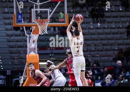 Turin, Italien. Februar 2025. Trapani Shark vs Pallacanestro Trieste, italienischer Basketball Cup Männer Spiel in Turin, Italien, 13. Februar 2025 Credit: Independent Photo Agency/Alamy Live News Stockfoto