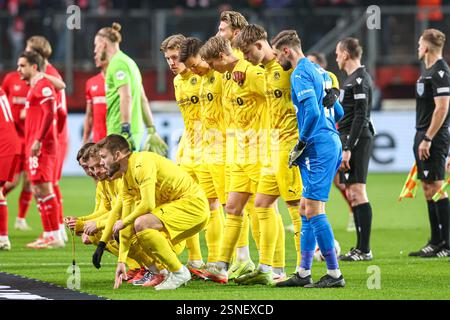 Enschede, Niederlande. Februar 2025. ENSCHEDE, NIEDERLANDE - 13. FEBRUAR: Teamfoto von FK Bodo Glimt während des Play-off-Spiels der UEFA Europa League 2024/25 League zwischen FC Twente und FK Bodo Glimt in Grolsch Veste am 13. Februar 2025 in Enschede, Niederlande. (Foto von Peter Lous/Orange Pictures) Credit: Orange Pics BV/Alamy Live News Stockfoto