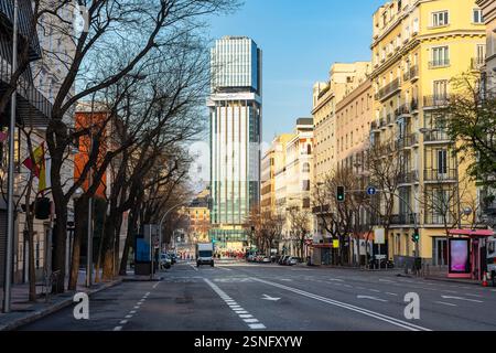 Calle Goya in Madrid an ihrem Zusammenfluss mit der Plaza de Colon im Stadtteil Salamanca, Spanien Stockfoto