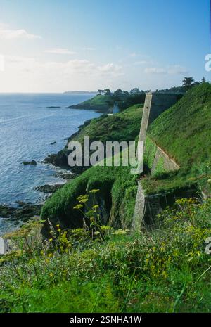 Der kleine französische Inselhafen Belle Isle, Frankreich, ist eine Insel vor der Küste der Bretagne, Departement Morbihan, die größte dieser Inselgruppe. Stockfoto