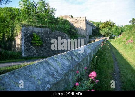Der kleine französische Inselhafen Belle Isle, Frankreich, ist eine Insel vor der Küste der Bretagne, Departement Morbihan, die größte dieser Inselgruppe. Stockfoto