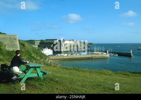 Der kleine französische Inselhafen Belle Isle, Frankreich, ist eine Insel vor der Küste der Bretagne, Departement Morbihan, die größte dieser Inselgruppe. Stockfoto