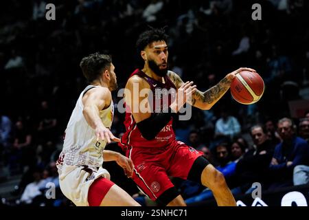 Torino, Italien. Februar 2025. Pallacanestro Trieste Denzel Valentine während des Frecciarossa Final Acht 2025 Basket zwischen Trapani Shark und Pallacanestro Trieste in Turin Norditalien - 12. Februar 2025. Sport - Basket (Foto: Fabio Ferrari/LaPresse) Credit: LaPresse/Alamy Live News Stockfoto