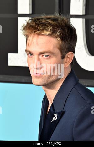 London, Großbritannien. Februar 2025. Robert Pattinson bei der Mickey 17-Weltpremiere auf dem Cineworld Leicester Square. Quelle: Nils Jorgensen/Alamy Live News Stockfoto