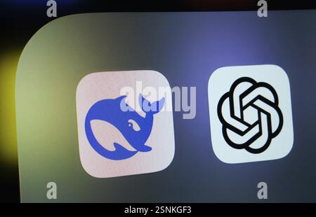 Nahaufnahme eines iPad-Bildschirms mit dem Symbol für die Deepseek- und ChatGPT-App Stockfoto