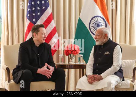 Washington, Usa. Februar 2025. Indische Premierministerin Narendra Modi, rechts, trifft sich mit DOGENDIREKTOR Elon Musk, links, im Blair House, 13. Februar 2025 in Washington. DC Credit: PIB/Press Information Bureau/Alamy Live News Stockfoto