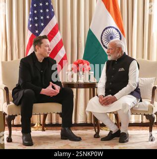Washington, Usa. Februar 2025. Indische Premierministerin Narendra Modi, rechts, trifft sich mit DOGENDIREKTOR Elon Musk, links, im Blair House, 13. Februar 2025 in Washington. DC Credit: PIB/Press Information Bureau/Alamy Live News Stockfoto
