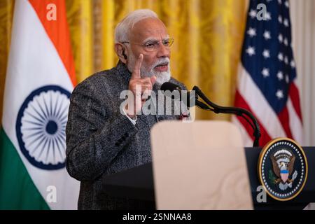Washington, Usa. Februar 2025. Der indische Premierminister Narendra Modi spricht während einer Pressekonferenz im East Room des Weißen Hauses in Washington, DC am Donnerstag, den 13. Februar 2025. Foto: Francis Chung/UPI Credit: UPI/Alamy Live News Stockfoto