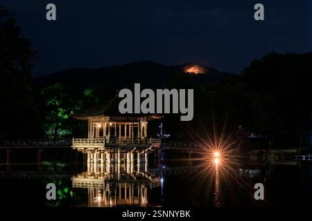 Nara Daimonji Okuribi Feuerwerk Sagi-ike und Ukimidou Nara Stadt, Präfektur Nara Stockfoto