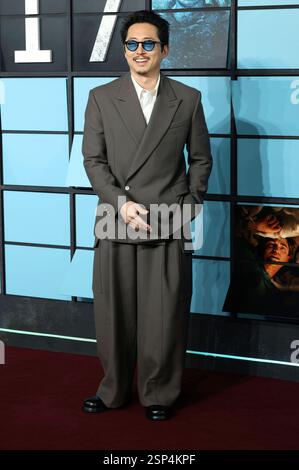 Steven Yeun bei der Weltpremiere des Kinofilms Mickey 17 im Cineworld Leicester Square. London, 13.02.2025 *** Steven Yeun bei der Uraufführung des Films Mickey 17 auf der Cineworld Leicester Square London, 13 02 2025 Foto:xD.xJonesx/xFuturexImagex mickey17 5231 Stockfoto