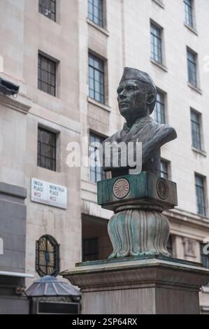 London England Vereinigtes Königreich 12. Februar 2025 Statue des ehemaligen indischen Premierministers Jawaharlal Nehru auf dem indischen Platz vor der indischen Botschaft. Stockfoto