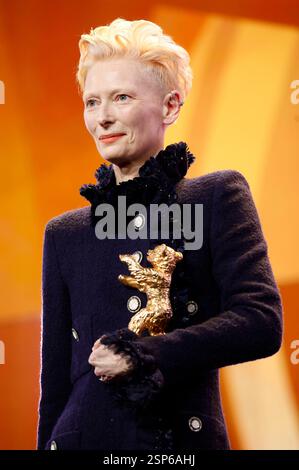BERLIN, DEUTSCHLAND - 13. FEBRUAR 2025: Tilda Swinton wird bei der Eröffnungsfeier des 75. Internationalen Filmfestivals Berlinale am 13. Februar 2025 im Berlinale Palace in Berlin gesehen. Foto: John Rasimus *** BERLIN, DEUTSCHLAND 13. FEBRUAR 2025 Tilda Swinton wird während der Eröffnungsfeier des 75. Internationalen Filmfestivals der Berlinale am 13. Februar 2025 in Berlin gesehen Foto: John Rasimus JohnxRasimusx berlinale Opening 5914 Stockfoto