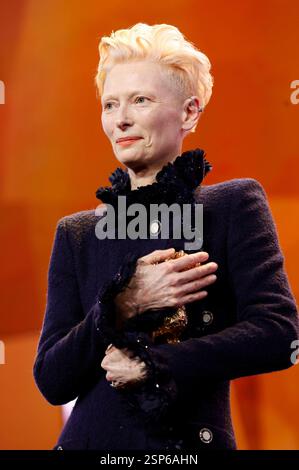 BERLIN, DEUTSCHLAND - 13. FEBRUAR 2025: Tilda Swinton wird bei der Eröffnungsfeier des 75. Internationalen Filmfestivals Berlinale am 13. Februar 2025 im Berlinale Palace in Berlin gesehen. Foto: John Rasimus *** BERLIN, DEUTSCHLAND 13. FEBRUAR 2025 Tilda Swinton wird während der Eröffnungsfeier des 75. Internationalen Filmfestivals der Berlinale am 13. Februar 2025 in Berlin gesehen Foto: John Rasimus JohnxRasimusx berlinale Opening 5916 Stockfoto