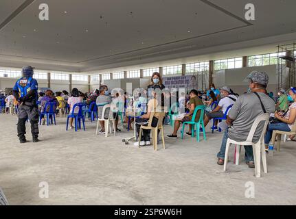 COVID 19 Mega-Impfstelle in einem Kongresszentrum für philippinische nationale Impftage, Provinz Philippinen, Gesichtsmasken und Schilde obligatorisch Stockfoto