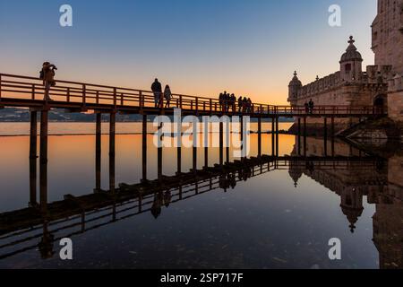 Sonnenuntergang in Belém Turm oder der Turm von St. Vincent, Lissabon, Portugal Stockfoto