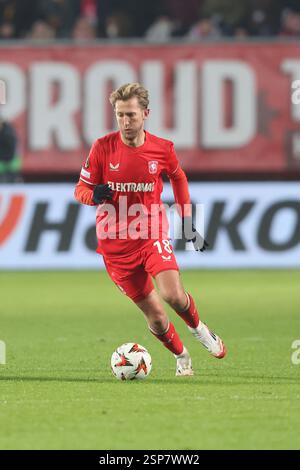 Enschede, Niederlande. Februar 2025. ENSCHEDE, NIEDERLANDE - 13. FEBRUAR: Michel VLAP vom FC Twente während des Play-off-Spiels der UEFA Europa League 2024/25 League Knockout zwischen dem FC Twente und dem FK Bodo Glimt in Grolsch Veste am 13. Februar 2025 in Enschede, Niederlande. (Foto von Peter Lous/Orange Pictures) Credit: Orange Pics BV/Alamy Live News Stockfoto