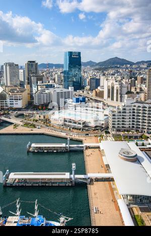 Stadtansicht in Kobe, aus der Vogelperspektive vom Kobe-Turm in Kobe, Japan am 11. November 2017 Stockfoto