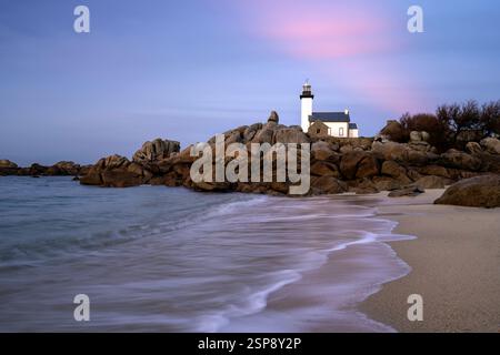 Leuchtturm Pontusval bei Sonnenuntergang Stockfoto
