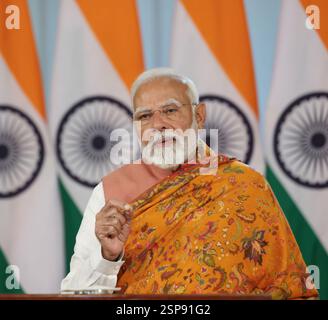 Washington DC, USA. Februar 2025. Der indische Premierminister Narendra Modi spricht über die SAMVAD IV Dialogue - A Global Hindu Buddhist Initiative for Conflict Avoidance and Environment Consciousness per Videokonferenz, 13. Februar 2025 in Washington, DC Credit: Hemant Joshi/Press Information Bureau/Alamy Live News Stockfoto