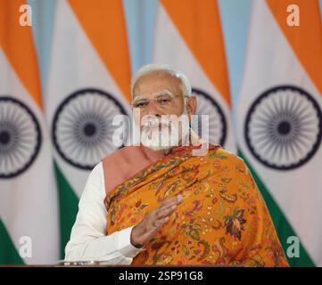 Washington DC, USA. Februar 2025. Der indische Premierminister Narendra Modi spricht über die SAMVAD IV Dialogue - A Global Hindu Buddhist Initiative for Conflict Avoidance and Environment Consciousness per Videokonferenz, 13. Februar 2025 in Washington, DC Credit: Hemant Joshi/Press Information Bureau/Alamy Live News Stockfoto